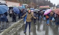 Među demonstrantima u Užicu i protivnici nošenja zaštitnih maski (FOTO/VIDEO) 10