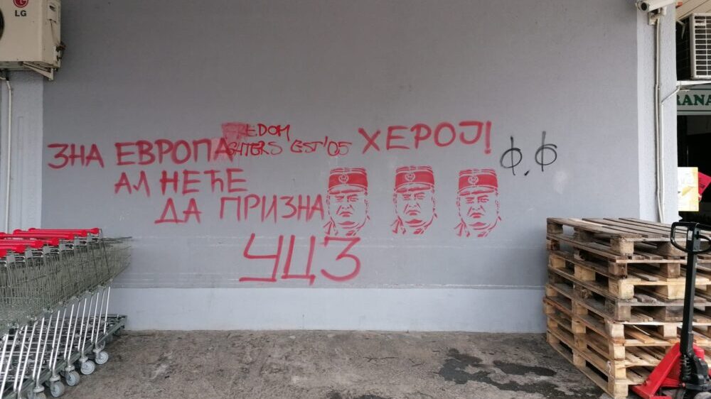 Grafiti podrške Ratku Mladiću u centru Užica 2