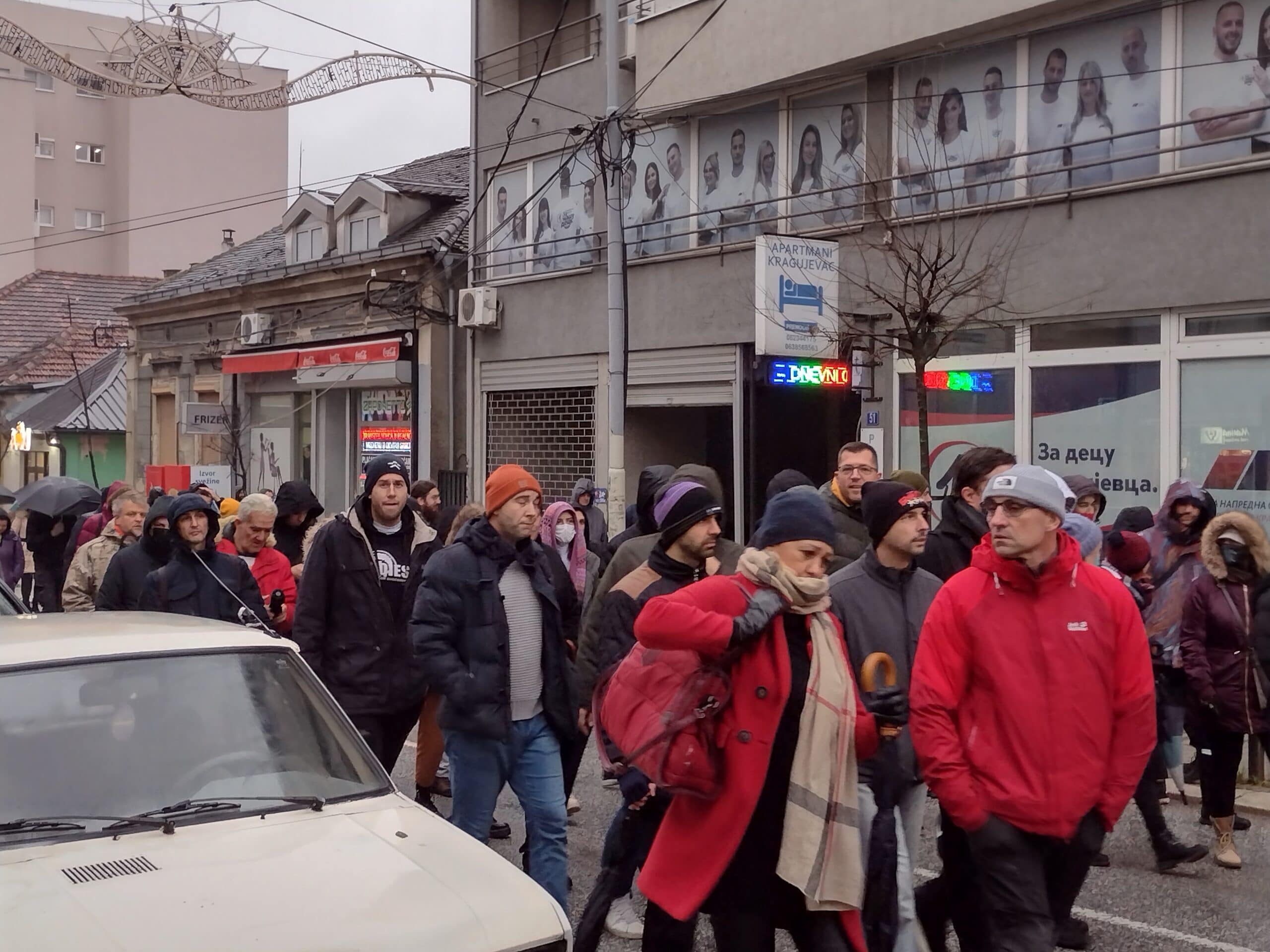 Kragujevac: Ne može revolucija mobilnim telefonom 5