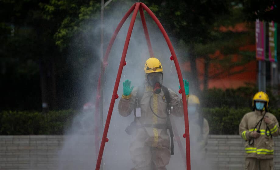 Požar u zgradi Svetskog trgovinskog centra u Hongkongu, više od 100 ljudi zarobljeno na krovu 1