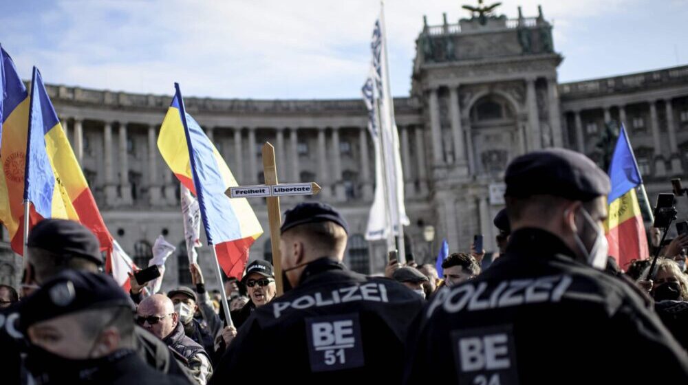 Hiljade ljudi protestovalo u Beču protiv obavezne vakcinacije 1