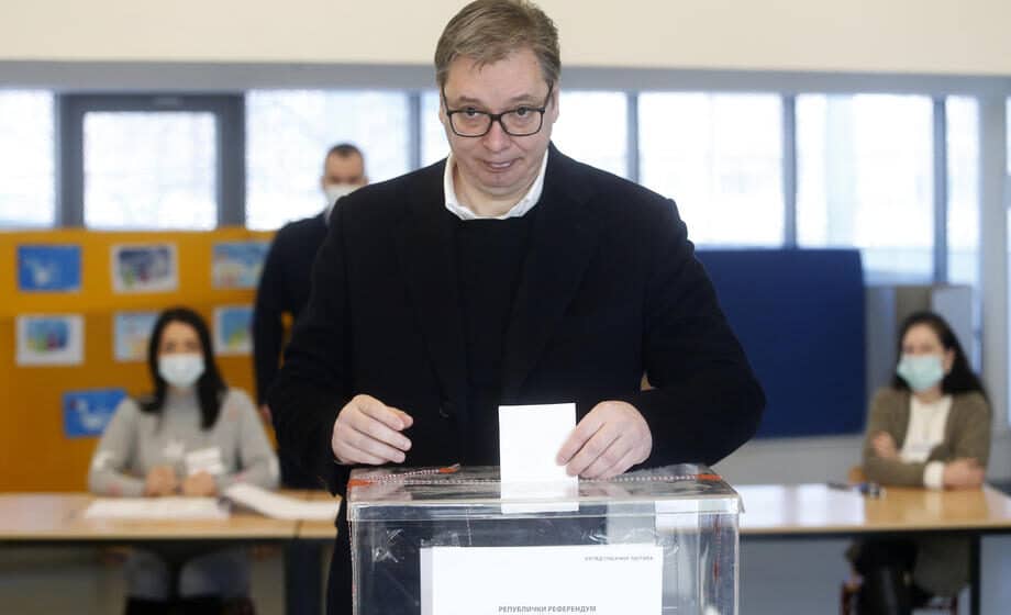 Vučić: Jedva sam svoje roditelje ubedio da glasaju – da 1