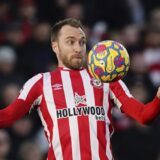 Njukasl pobedio Brentford, Eriksen se vratio na teren 5