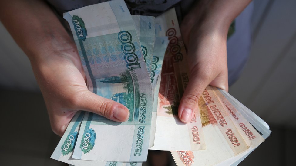 Person holding roubles