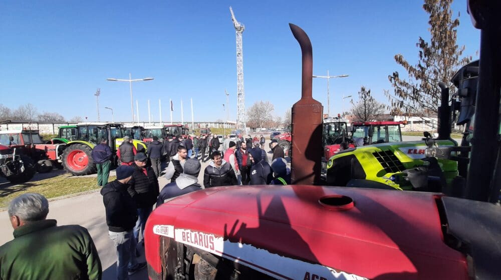 Zrenjanin: Besni banatski ratari danas su ponovo izašli na protest, na ulicama desetina traktora 1