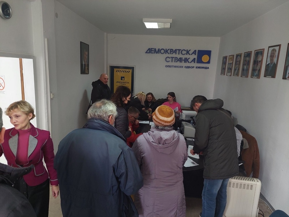 Kikinda: „Ujedinjena Srbija“ danas skupljala potpise za listu koju predvodi Marinika Tepić 2
