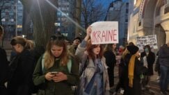 ''Pobedite Vučića na izborima ili možete dobiti rat'': Poruka Ruskinje građanima Srbije sa protesta podrške Ukrajini 7