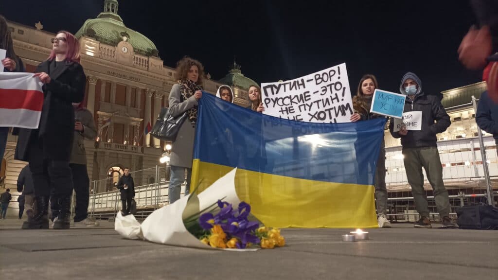 ''Pobedite Vučića na izborima ili možete dobiti rat'': Poruka Ruskinje građanima Srbije sa protesta podrške Ukrajini 3