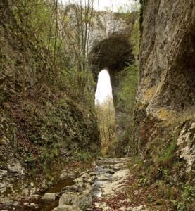Najveći prirodni kameni most u Srbiji na 10 kilometara od Majdanpeka 2