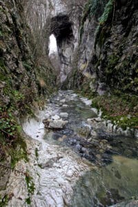 Najveći prirodni kameni most u Srbiji na 10 kilometara od Majdanpeka 3