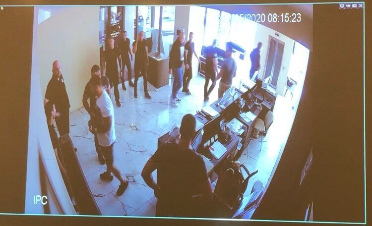 Snimak i fotografije iz hotela u Balkanskoj: Vlasnik tvrdi da su Belivuk i Miljković nasilno upali i napravili štetu (VIDEO, FOTO) 1