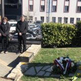 Položeni venci na spomenik „Zašto” povodom 23. godišnjice bombardovanja 15