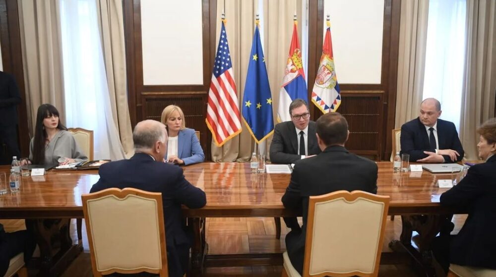 Aleksandar Vučić razgovarao sa američkim senatorima Odbora za spoljne poslove Krisom Mardijem i Džin Šejhin 1