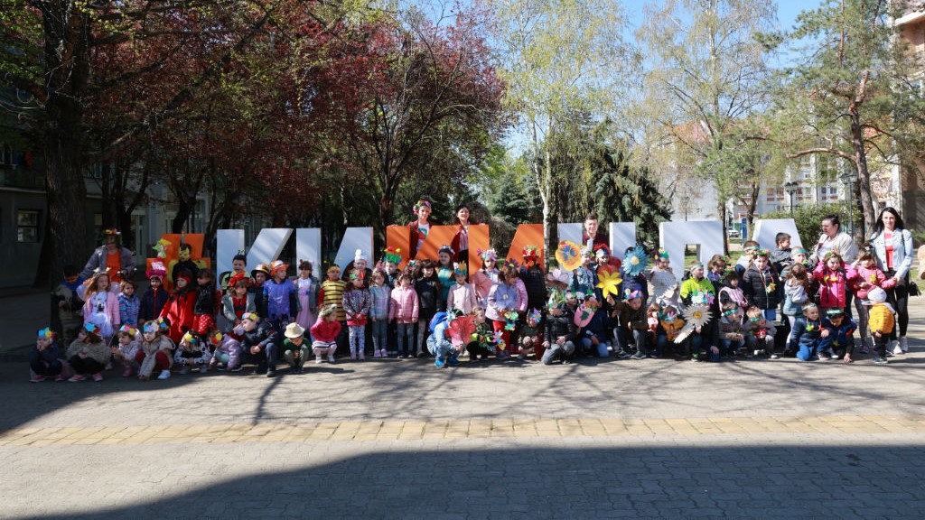 Kikinda: Održana manifestacija „Pozdrav proleću“ na trgu 2