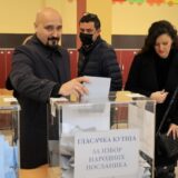 U Kragujevcu do 14 sati izašla gotovo tećina birača, glasali i vlast i opozicija 14