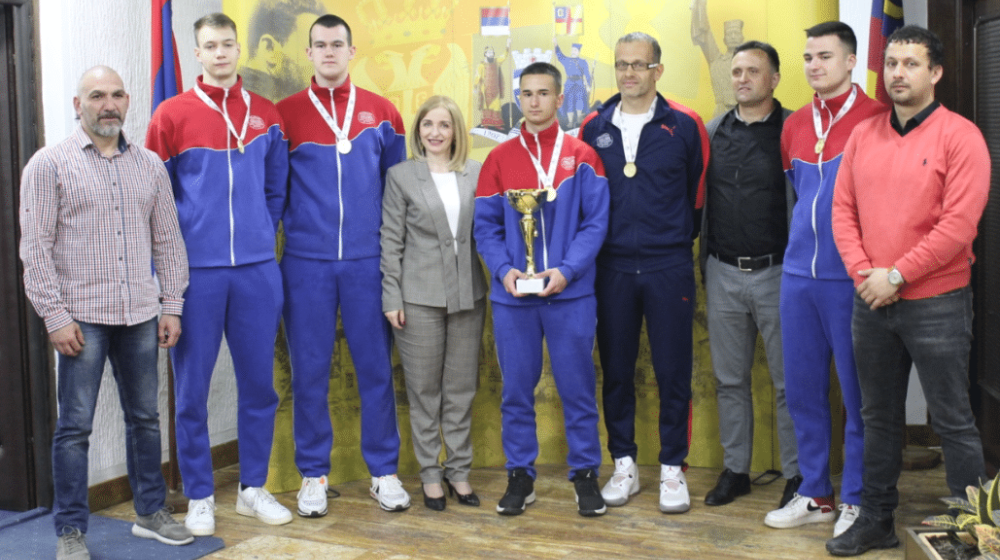 Prijem u Gradskoj kući za zlatne basketaše Gimnazije "Bora Stanković" 1