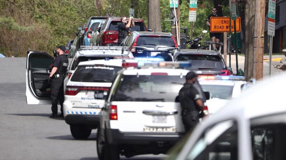 Najmanje dve osobe su upucane u oružanom napadu u Vašingtonu 1