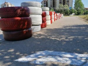Urbana gerila gumama ogradila opasni kružni tok u Nišu 2