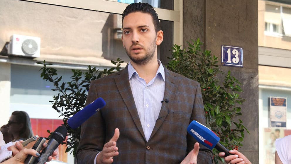 Pavle Grbović o odstupanju od utvrđene trase protesta: Na protestima niko nije ugrožen 1