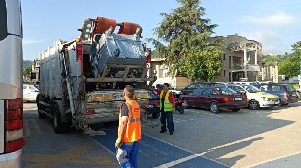 Majdanpek: Novi kamioni za iznošenje smeća za dva komunalna preduzeća 1