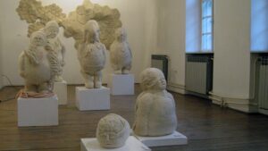 Skulpture od vune Arpada Pulaia u užičkoj galeriji 2