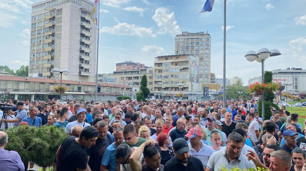 Bez odgovora iz Vlade, radnici Fijata popodne odlučuju o odlasku u Beograd 1