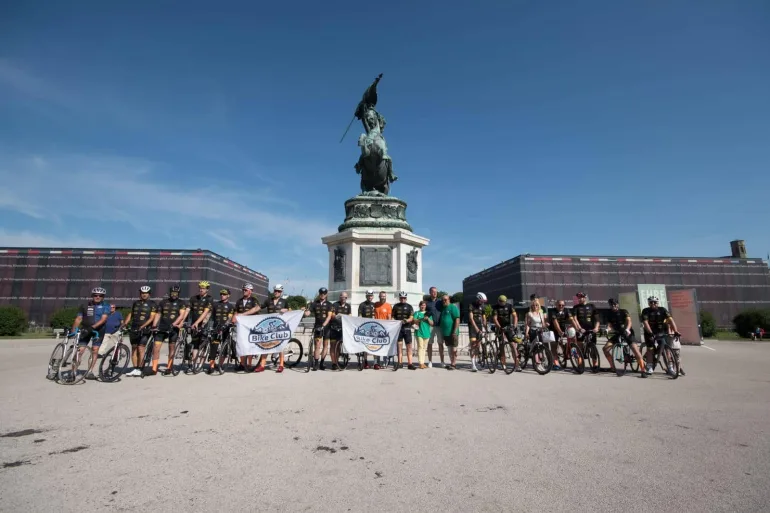 Hiljadu kilometara biciklom od Beča do Srebrenice na dženazu i ukop žrtava genocida 1
