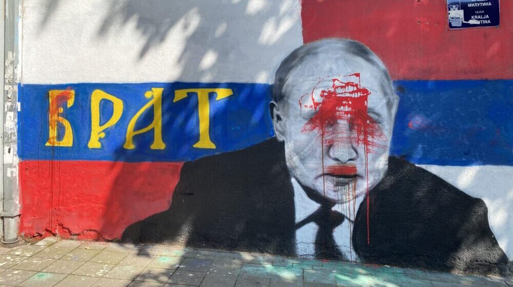 Nastavlja se “rat” oko murala: Putin sa “krvavim” Hitlerovim brčićima (FOTO) 1
