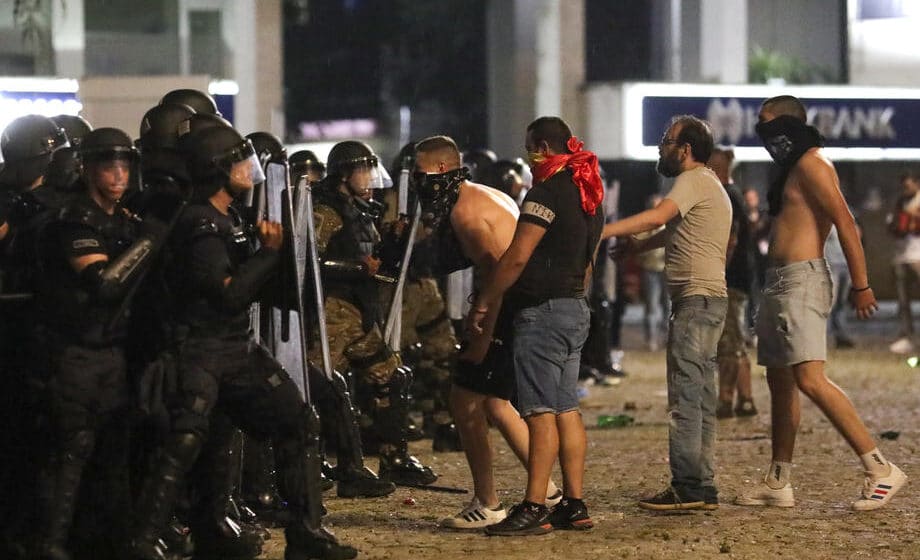 Na protestima u Skoplju povređeno 47 policajaca i privedeno 11 demonstranata 1