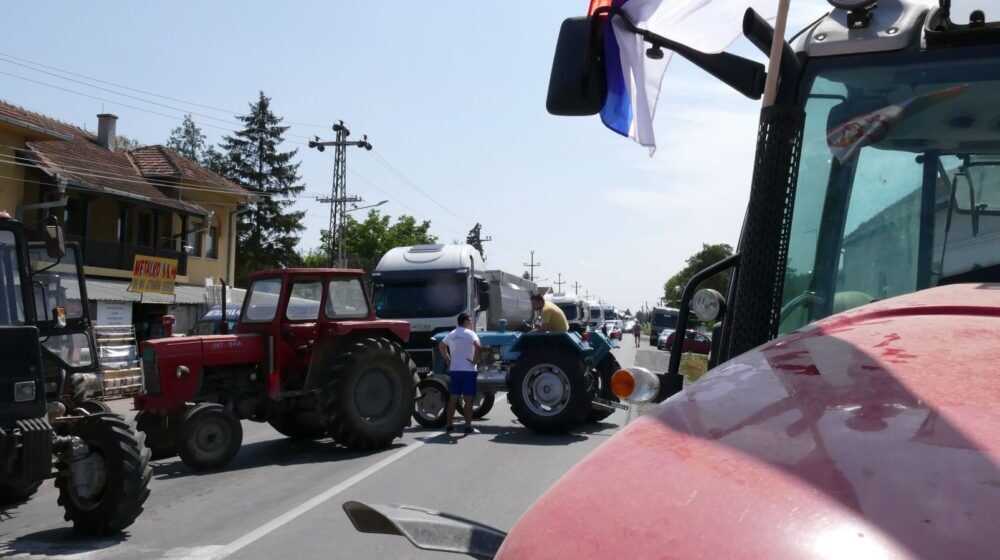 Poljoprivrednici iz Glušaca kod Šapca: Ako ne bude dogovora, u petak opet blokiramo raskrsnicu 1