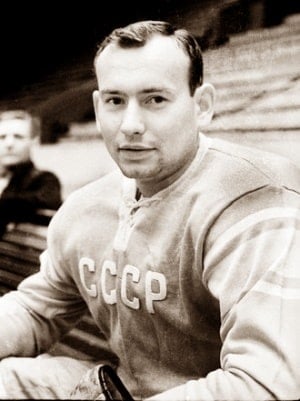 Izbačen iz CSKA sa samo 27 godina: Tragična priča o legendarnom hokejašu SSSR kog je beda primorala da radi kao - grobar 2