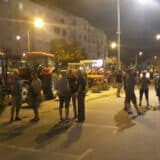 Noć pala, ali sve više paora na protestu, svi čekaju jutro i sastanak sa premijerkom (FOTO) 14