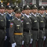 Promovisani najmlađi oficiri Vojske Srbije, Vučić im poželeo karijere poput strojevog koraka (FOTO) 2