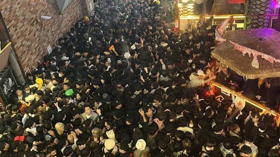 Itaewon crowd scene, 29 Oct 22