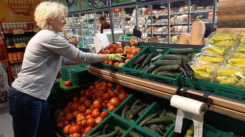 Poljoprivredni proizvodi poskupeli i do 50 odsto: Jedna vrsta voća ove godine jeftinija 1