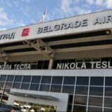Mediji: Avion sleteo na beogradski aerodrom s rupom na trupu i oštećenjima krila (VIDEO) 5