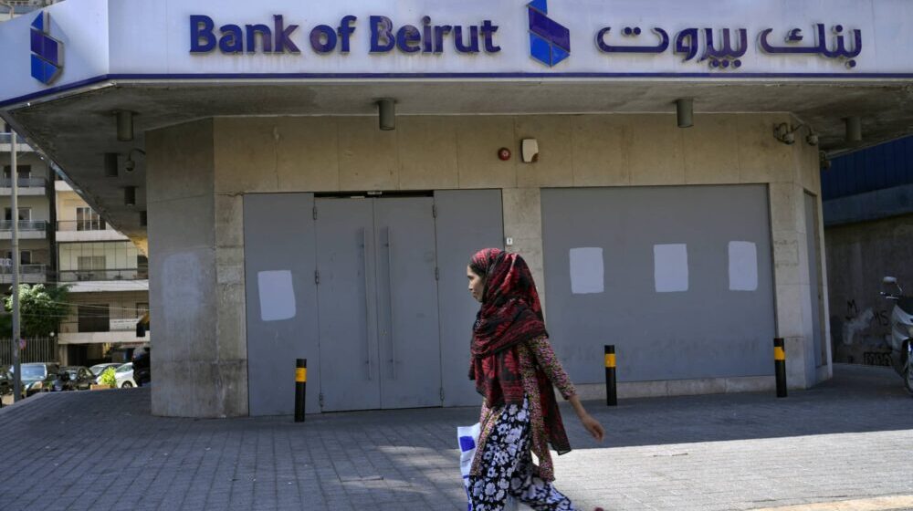 Ulagači upali u tri libanske banke zahtevajući ušteđevinu 1