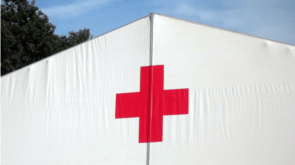 Crveni krst zbog bezbednosnih razloga privremeno prekinuo aktivnosti u Ukrajini 1