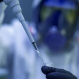 Sve što niste znali o tek odobrenim vakcinama protiv omikrona: Profesor Radan Stojanović otkriva za Danas 4