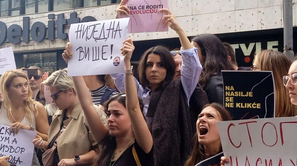 Sad ne bi vredelo ni "Srbijo izvini": Srpsko društvo ne postoji, ali su na protestu ispred Informera udareni temelji 1