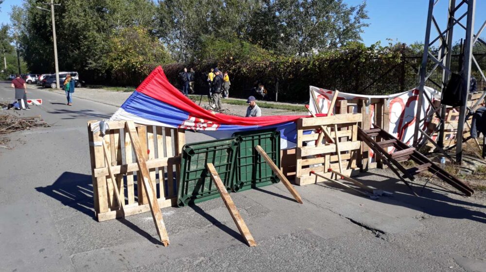 Aktivisti Šodroš kampa u Novom Sadu blokirali, pa uklonili blokade sa saobraćajnice ka Ribarcu 1