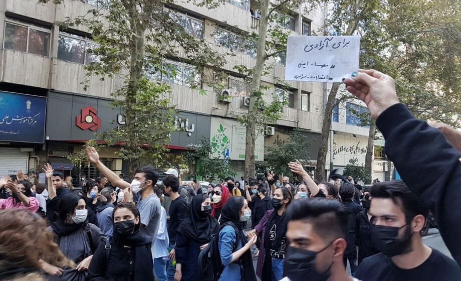 Protesti u Iranu ne jenjavaju: Sukob studenata i policije na Univerzitetu u Teheranu 1