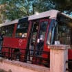 Gradski autobus oštetio više parkiranih automobila u Beogradu (VIDEO) 10