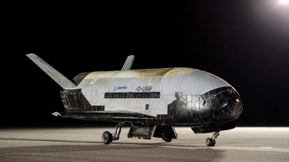 Svemirski dron vojske SAD vratio se na Zemlju posle 908 dana u orbiti 1