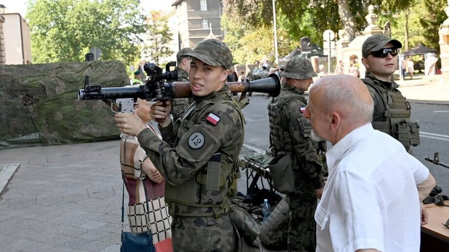 Poljaci se uče ratu: Građanima obezbeđeni jednodnevni vojni kursevi 1