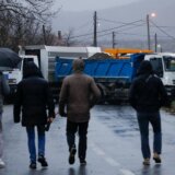 Kosovo i Srbija: Drugi dan blokada puteva na severu Kosova, Vučić pozvao Srbe da „ne nasedaju na provokacije" 5