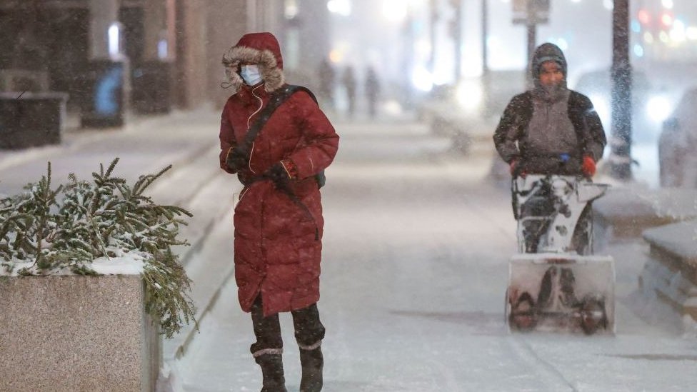 A woman in Chicago in the cold