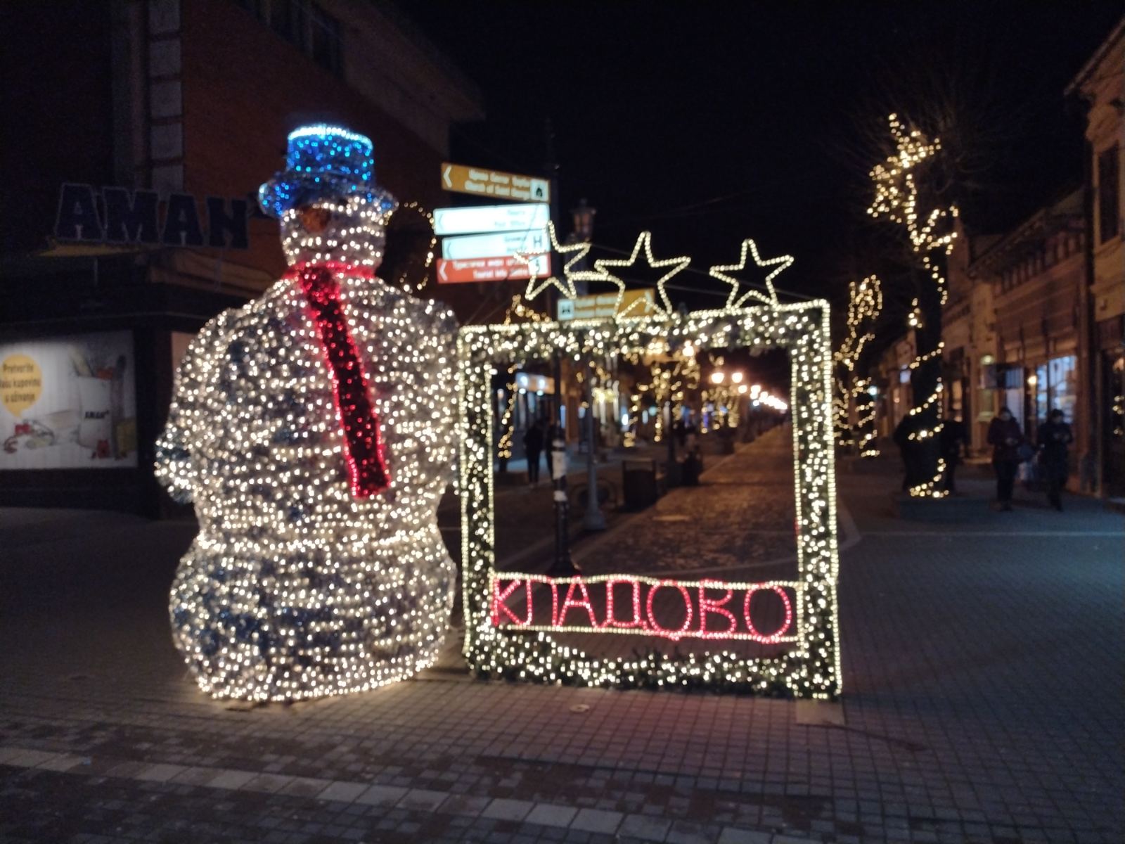 Kako izledaju novogodišnje jelke na gradskim trgovima u Srbiji? (FOTO) 7