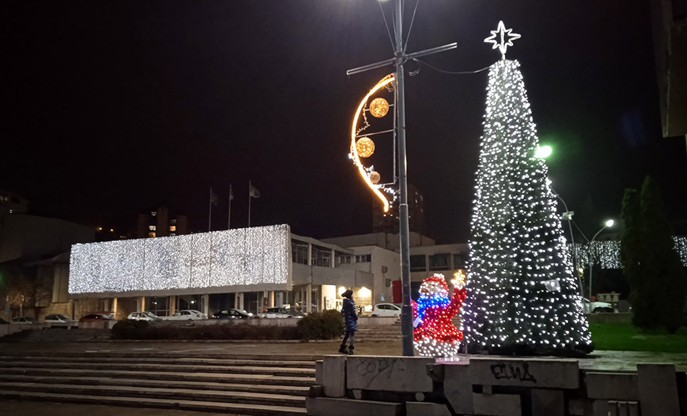Kako izledaju novogodišnje jelke na gradskim trgovima u Srbiji? (FOTO) 12