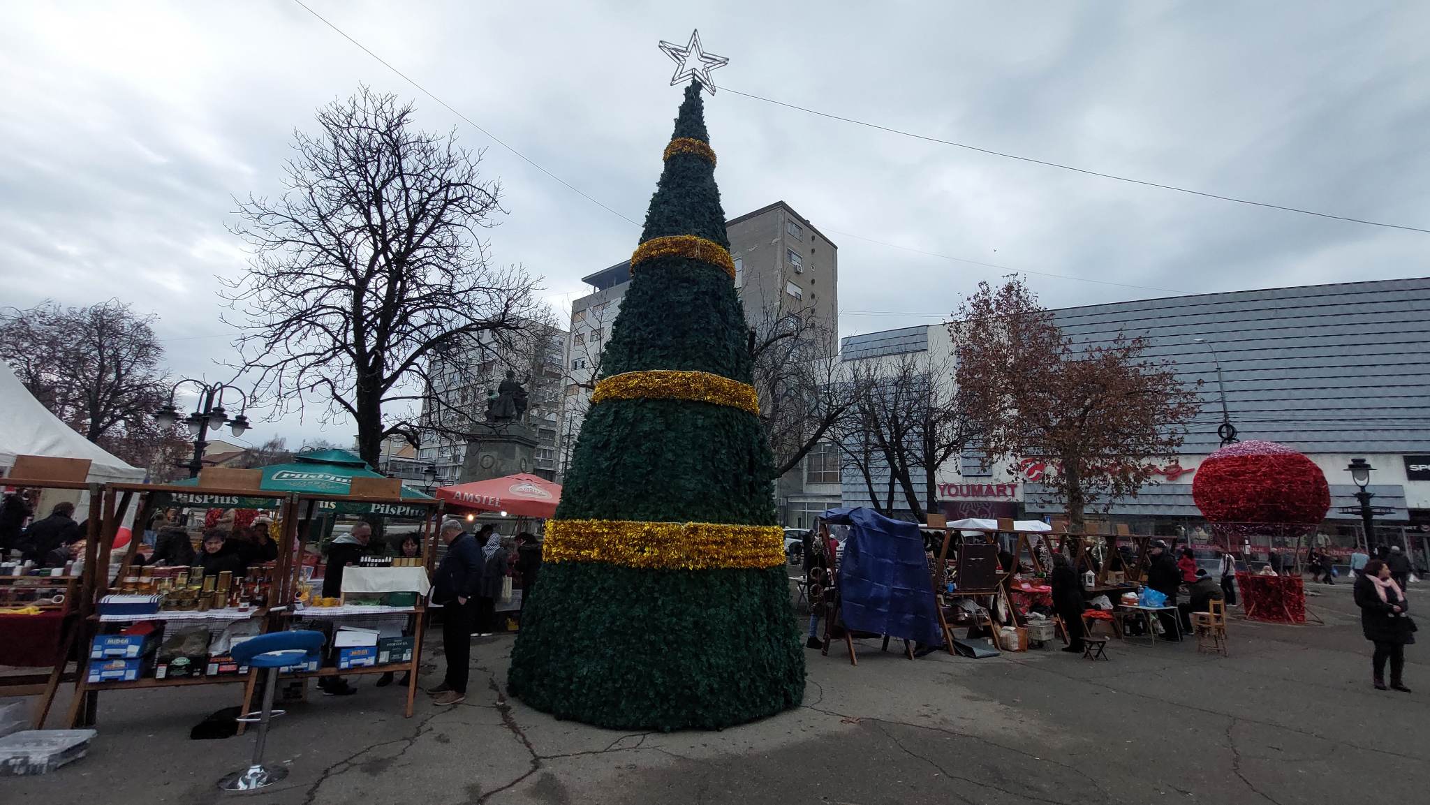 Kako izledaju novogodišnje jelke na gradskim trgovima u Srbiji? (FOTO) 11